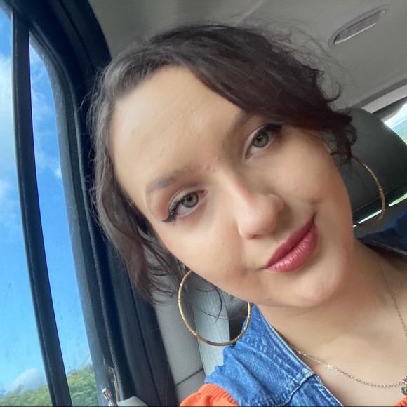 Meet your Posher, Kendra - Picture 1 of 1